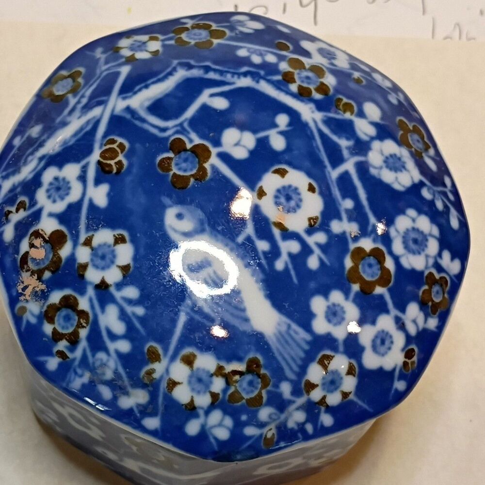 Vintage Mann 1976 Japan blue and white porcelain trinket box with lid